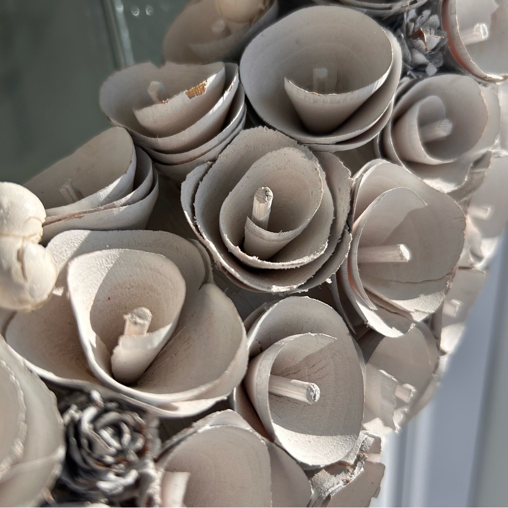 Approximately 16" white wooden Rose Wreath - Picture 4 of 5